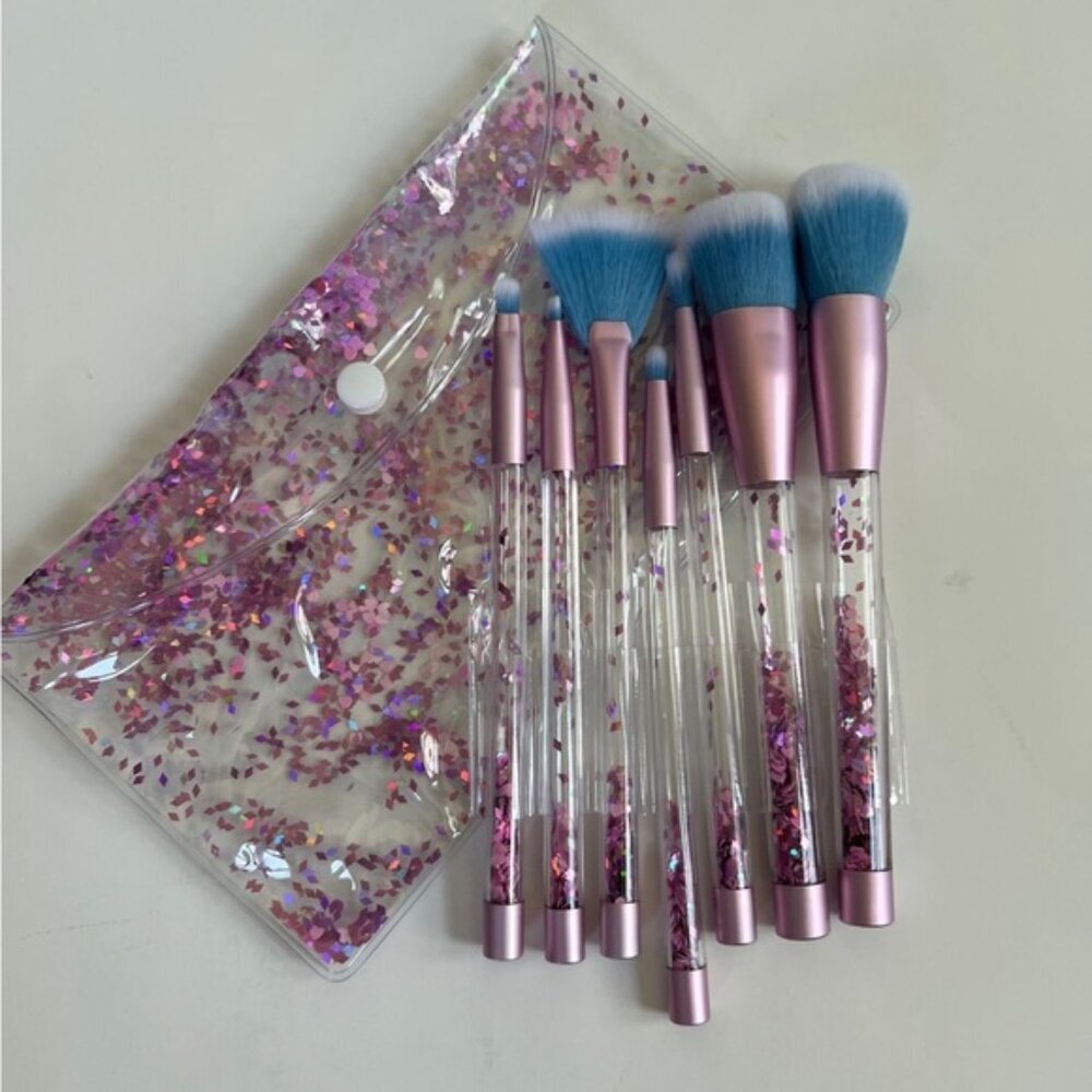 NWOT 7‎ Makeup Brushes Bundle